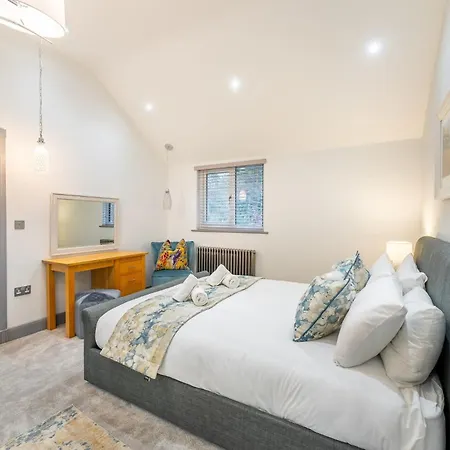 בית נופש 8 Bed In Windermere Oc-Lr103 ווינדרמר