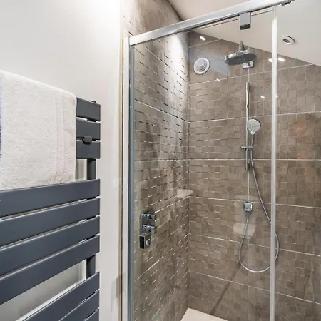 8 Bed In Oc-lr103 *